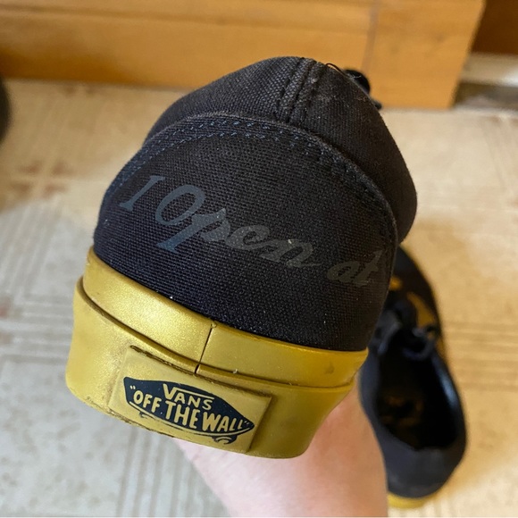 Vans x Harry Potter Golden Snitch Classic Sneakers - Picture 6 of 11